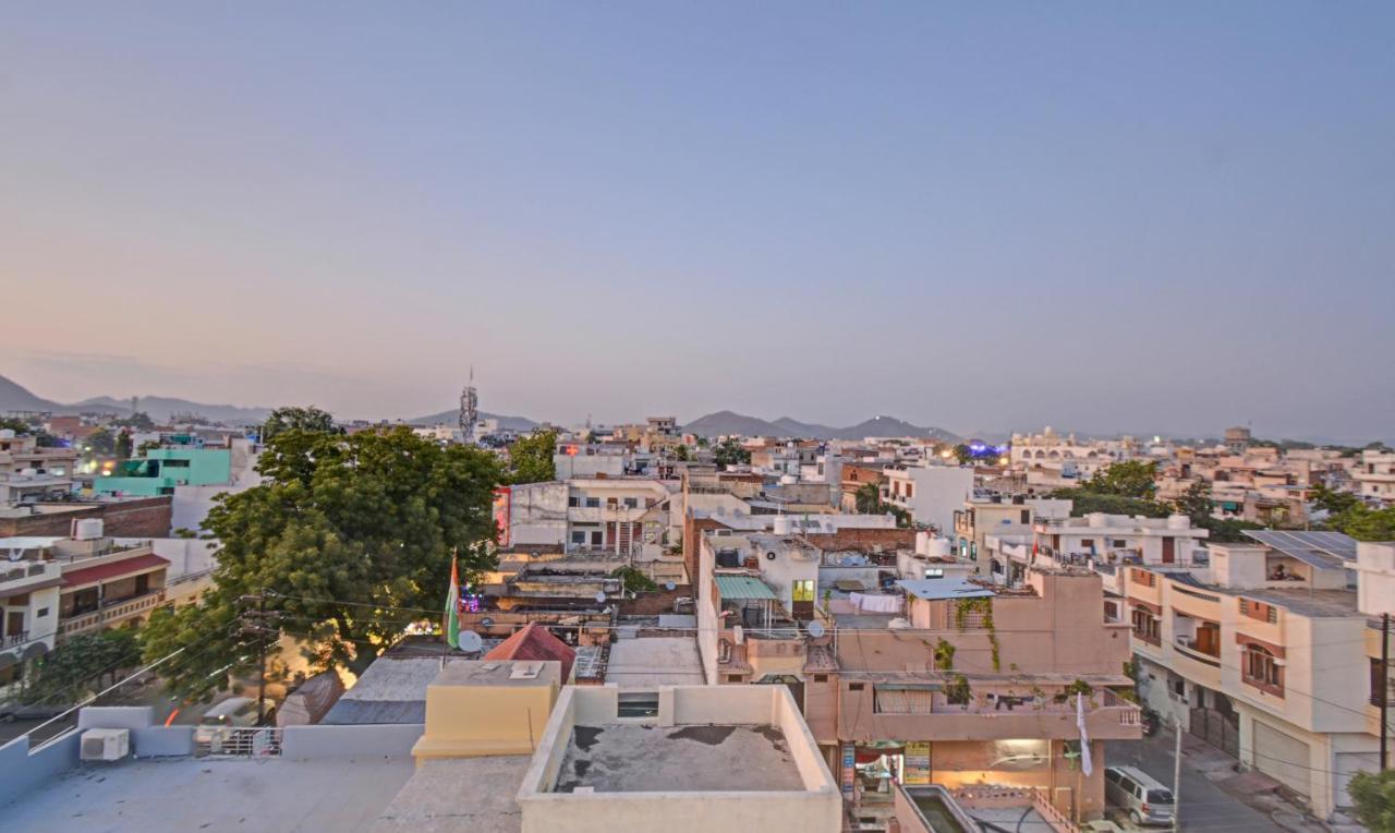 Treebo Paras Raj Near City Palace Udaipur Exterior foto